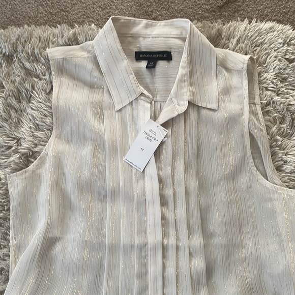 Banana Republic Tops - NWT size medium Banana Republic sleeveless sheet blouse cream with gold